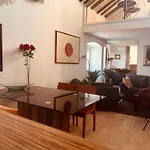 Luxe Loft 2br By Irundo Apartment