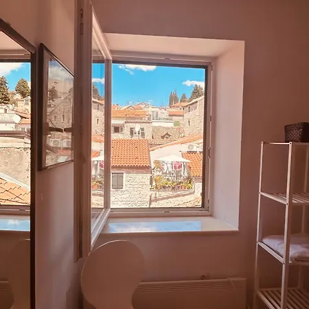 Luxe Loft 3br With Beautiful View By Irundo