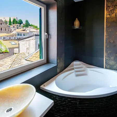 Luxe Loft 3br With Beautiful View By Irundo *