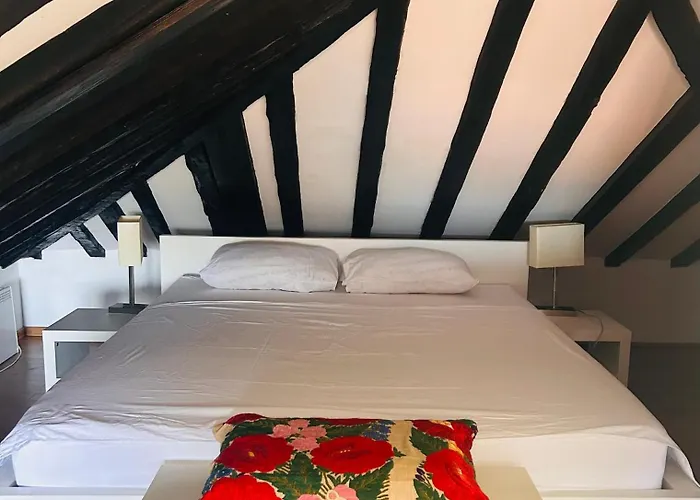 Luxe Loft 2Br By Irundo דירה שיבניק